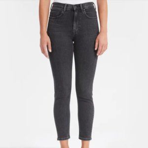 Everlane High Rise Skinny Jean in Washed Black